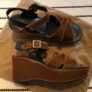 Korkease Ava Platform Velvet